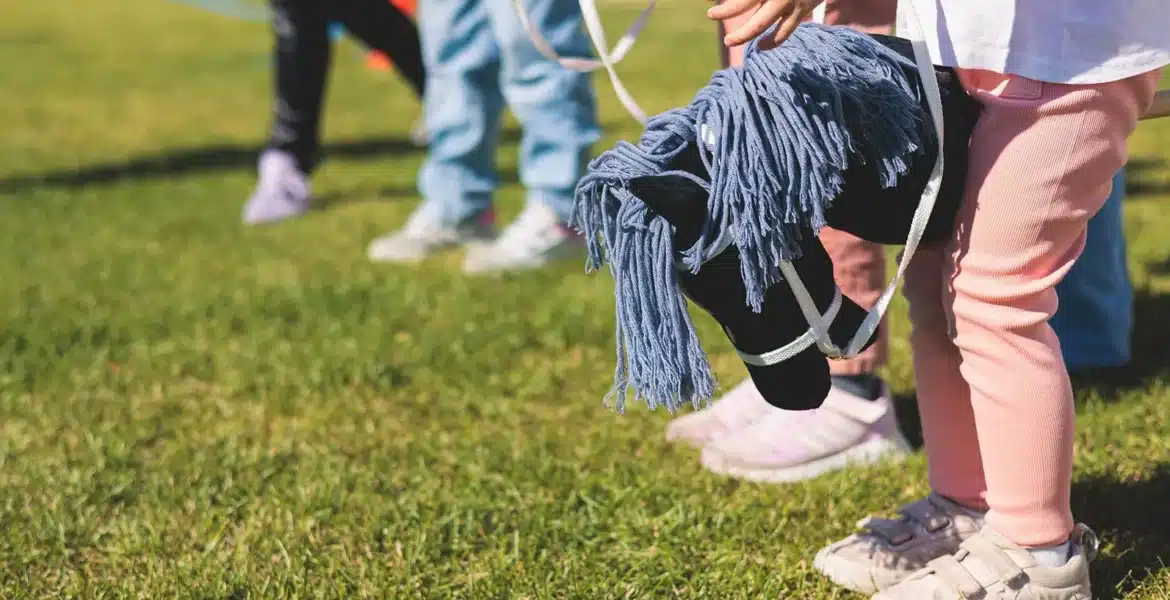 Organiser un événement hobby horsing : conseils et matériel essentiel